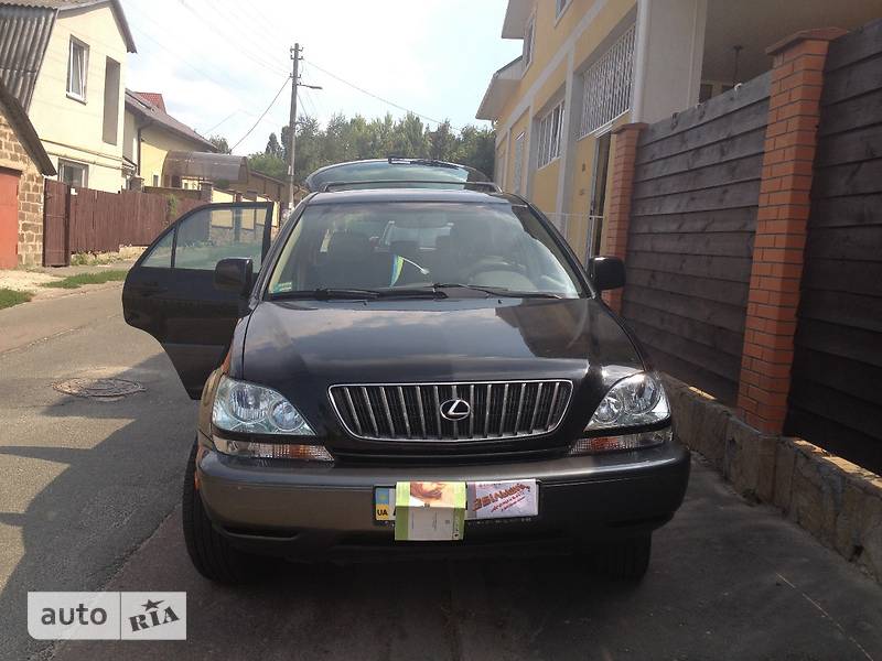 Внедорожник / Кроссовер Lexus RX 2000 в 