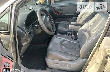 Позашляховик / Кросовер Lexus RX 2000 в 