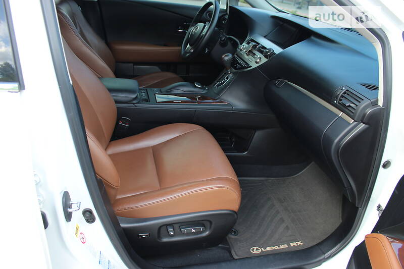 Седан Lexus RX 2015 в Виннице