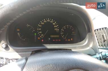 Внедорожник / Кроссовер Lexus RX 2002 в 
