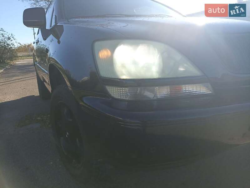 Внедорожник / Кроссовер Lexus RX 2002 в Черноморске