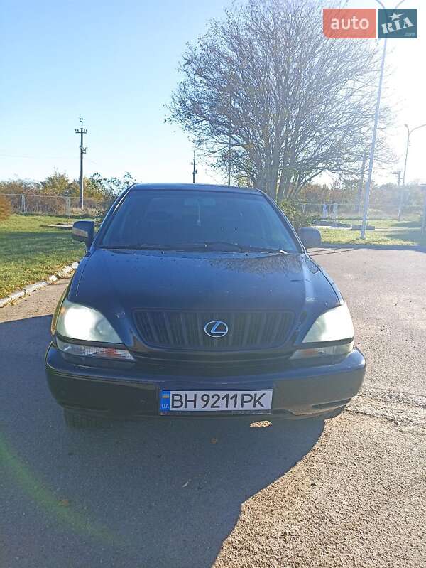 Внедорожник / Кроссовер Lexus RX 2002 в Черноморске
