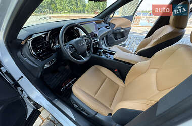 Внедорожник / Кроссовер Lexus RX 2023 в 