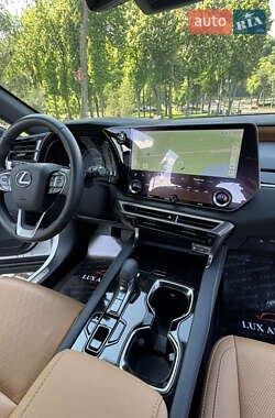 Внедорожник / Кроссовер Lexus RX 2023 в 