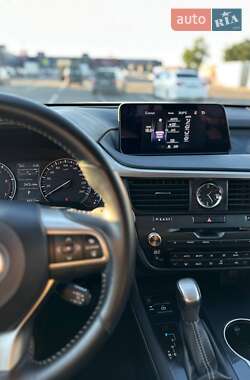 Внедорожник / Кроссовер Lexus RX 2019 в 