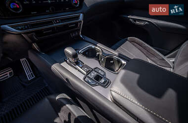 Внедорожник / Кроссовер Lexus RX 2022 в 