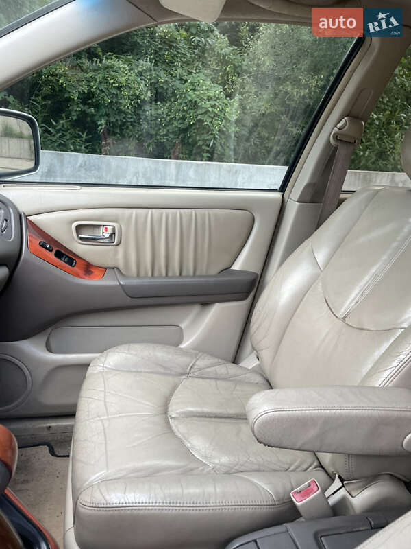 Внедорожник / Кроссовер Lexus RX 2002 в Киеве