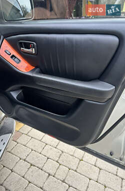 Внедорожник / Кроссовер Lexus RX 2001 в 