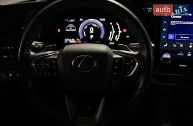 Позашляховик / Кросовер Lexus RX 2023 в  фото 17 Позашляховик / Кросовер Lexus RX 2023 в