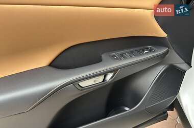 Позашляховик / Кросовер Lexus RX 2023 в  фото 32 Позашляховик / Кросовер Lexus RX 2023 в