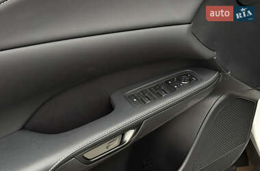 Позашляховик / Кросовер Lexus RX 2023 в  фото 27 Позашляховик / Кросовер Lexus RX 2023 в