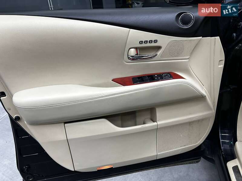 Позашляховик / Кросовер Lexus RX 2011 в Чернівцях