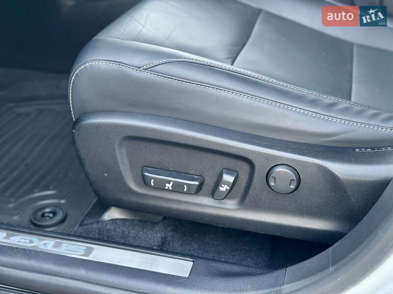 Позашляховик / Кросовер Lexus RX 2016 в Києві