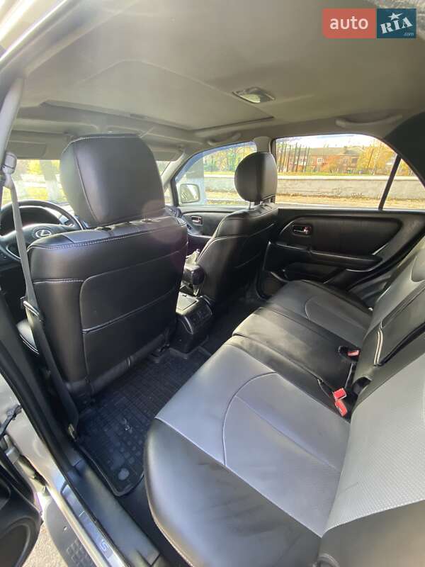 Позашляховик / Кросовер Lexus RX 2001 в Чечельнику