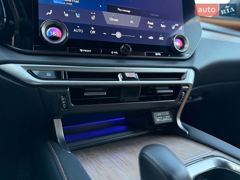 Позашляховик / Кросовер Lexus RX 2024 в Львові
