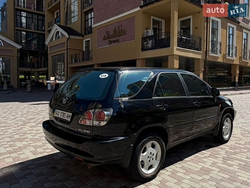 Внедорожник / Кроссовер Lexus RX 2001 в Харькове