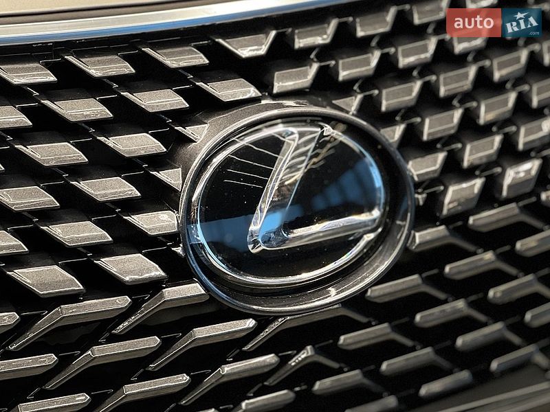 Позашляховик / Кросовер Lexus RX 2018 в Львові