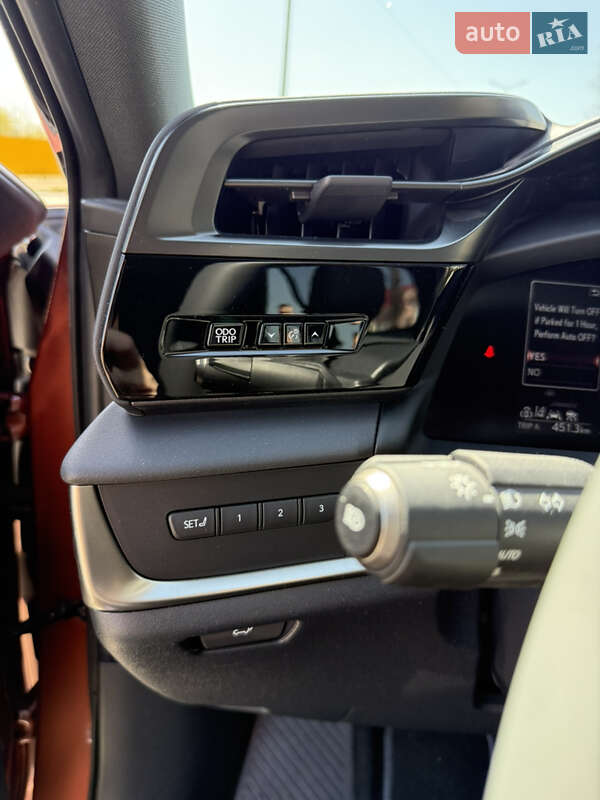 Позашляховик / Кросовер Lexus RZ 2024 в Києві