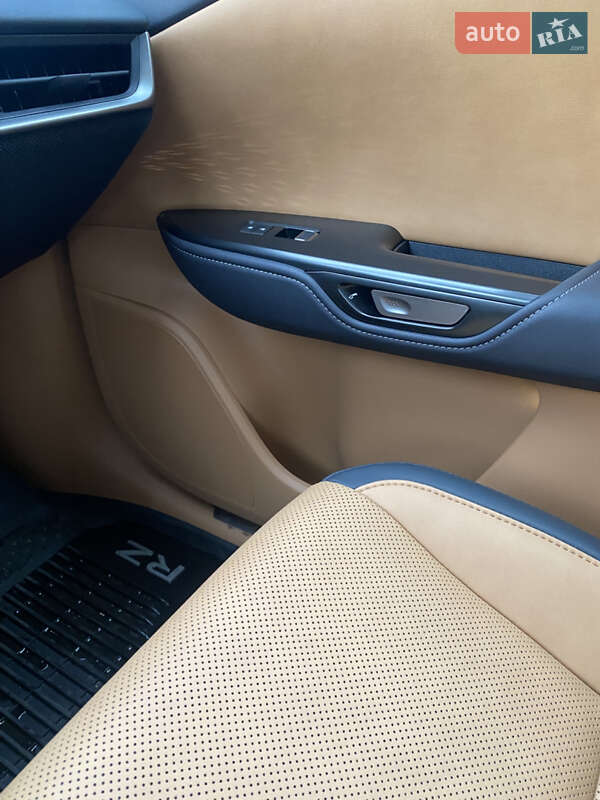 Позашляховик / Кросовер Lexus RZ 2024 в Києві