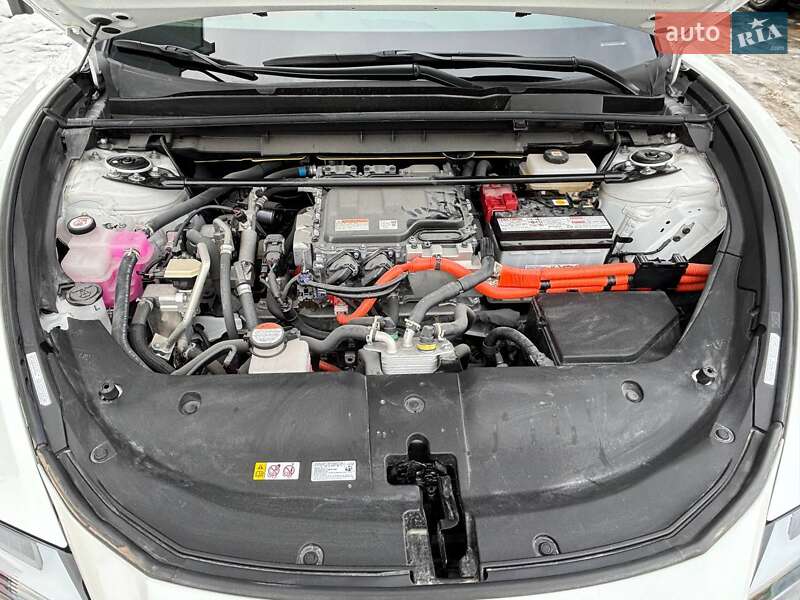 Внедорожник / Кроссовер Lexus RZ 2024 в Ивано-Франковске