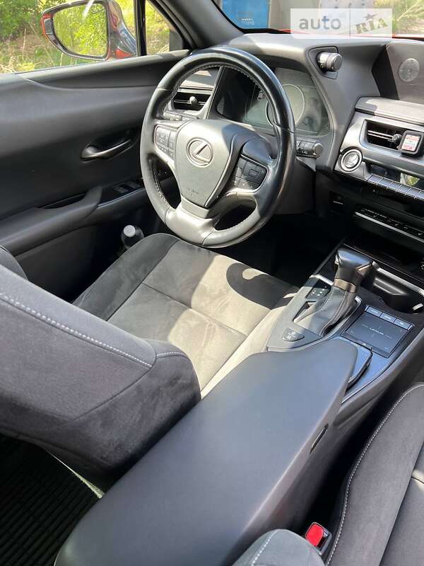 Внедорожник / Кроссовер Lexus UX 2018 в Киеве