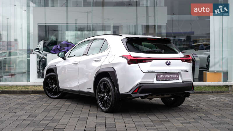 Внедорожник / Кроссовер Lexus UX 2021 в 