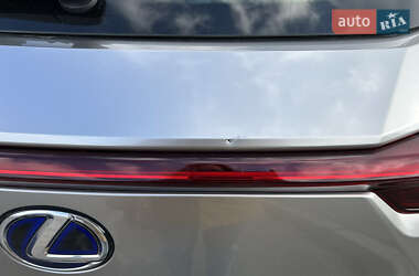 Внедорожник / Кроссовер Lexus UX 2020 в 