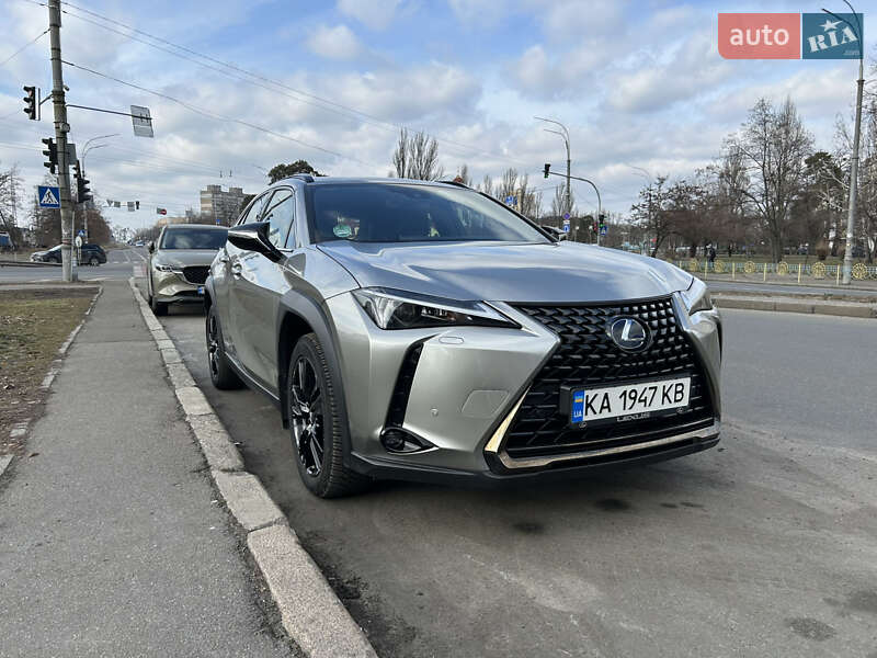 Внедорожник / Кроссовер Lexus UX 2020 в 