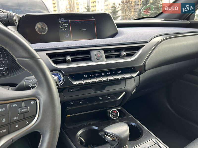 Внедорожник / Кроссовер Lexus UX 2020 в Киеве