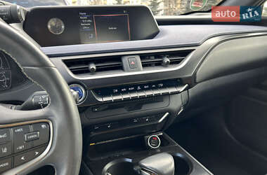 Внедорожник / Кроссовер Lexus UX 2020 в 