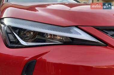 Внедорожник / Кроссовер Lexus UX 2021 в 