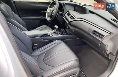 Внедорожник / Кроссовер Lexus UX 2018 в 