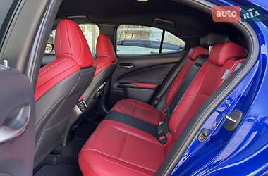 Позашляховик / Кросовер Lexus UX 2021 в 