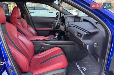 Позашляховик / Кросовер Lexus UX 2021 в 