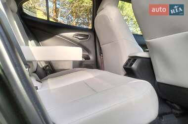 Внедорожник / Кроссовер Lexus UX 2023 в 