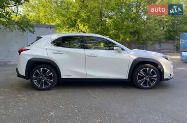 Внедорожник / Кроссовер Lexus UX 2018 в 