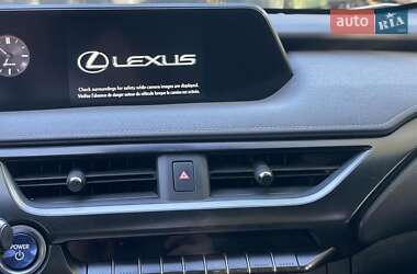 Внедорожник / Кроссовер Lexus UX 2018 в 