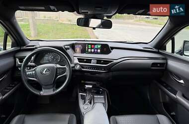 Позашляховик / Кросовер Lexus UX 2021 в 