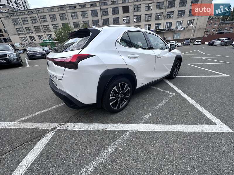 Внедорожник / Кроссовер Lexus UX 2019 в Киеве