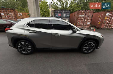 Позашляховик / Кросовер Lexus UX 2021 в 