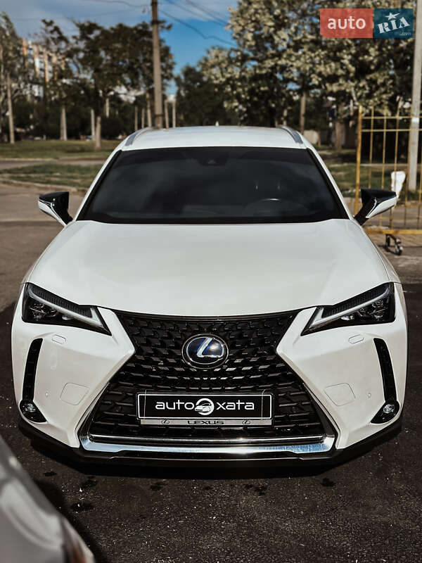 Lexus UX 2021
