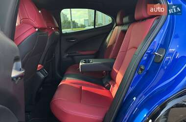 Внедорожник / Кроссовер Lexus UX 2020 в 