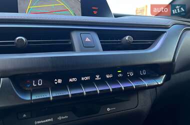 Внедорожник / Кроссовер Lexus UX 2020 в 