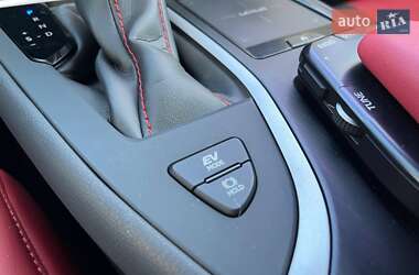 Внедорожник / Кроссовер Lexus UX 2020 в 
