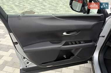 Внедорожник / Кроссовер Lexus UX 2020 в 