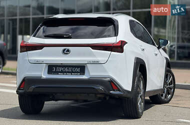 Внедорожник / Кроссовер Lexus UX 2022 в 