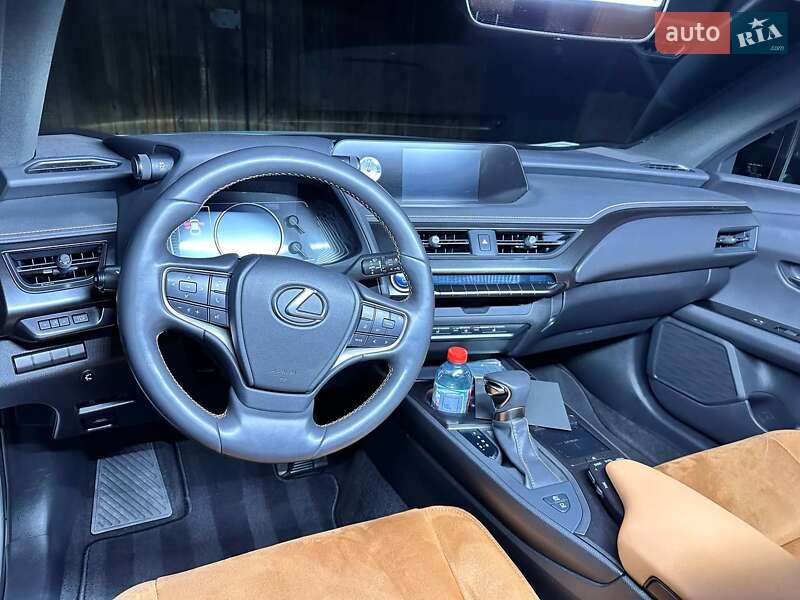 Внедорожник / Кроссовер Lexus UX 2019 в Киеве