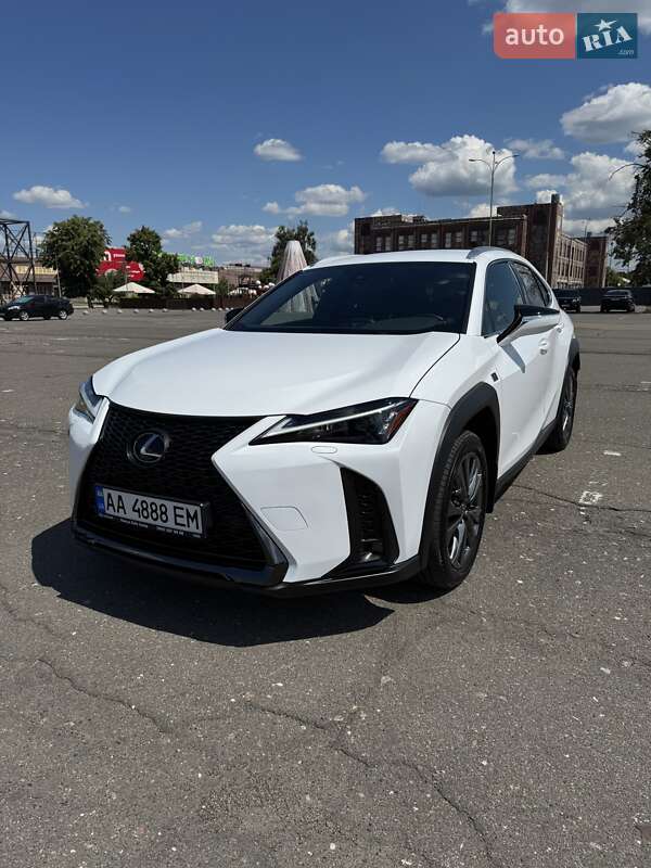 Lexus UX 2023