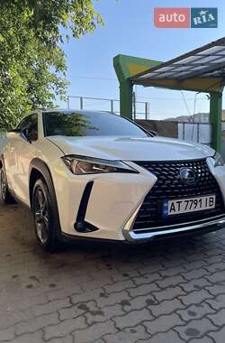 Позашляховик / Кросовер Lexus UX 2019 в Чернівцях