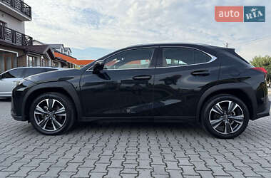 Позашляховик / Кросовер Lexus UX 2020 в 